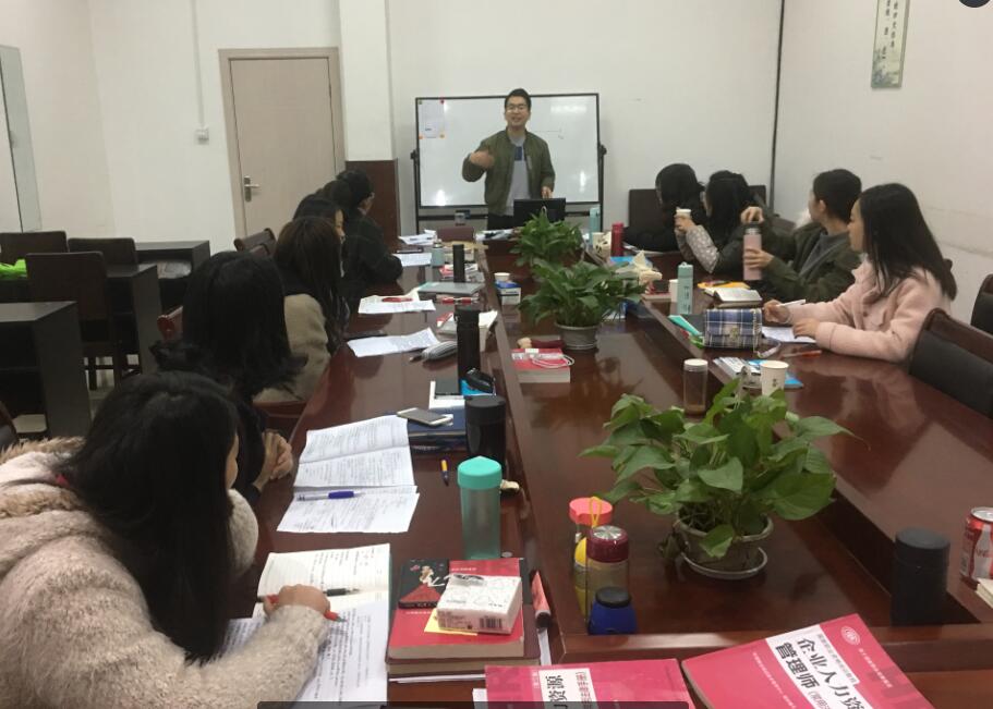 �ɶ�����ְҵѧУ