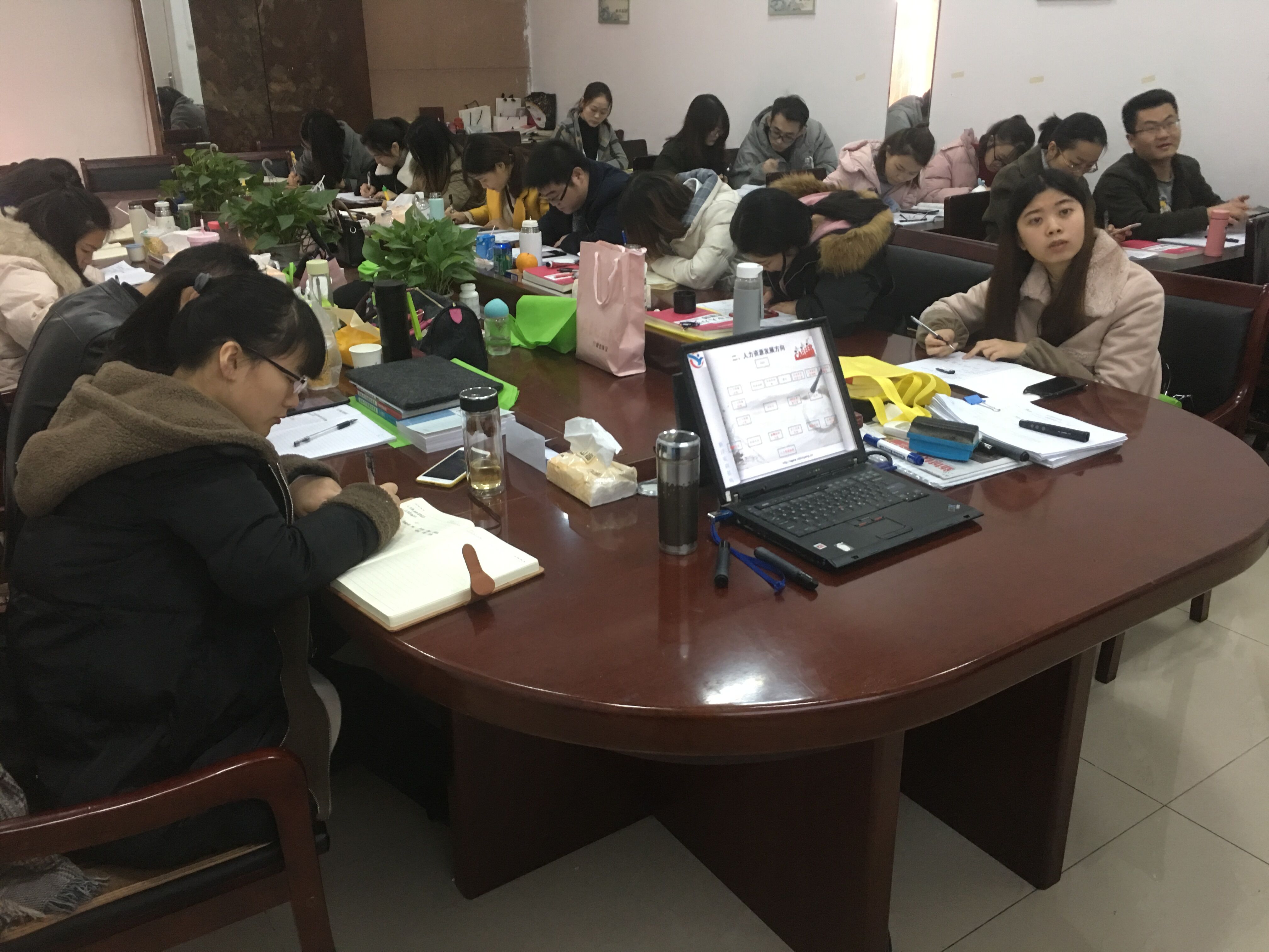 �ɶ�����ְҵѧУ